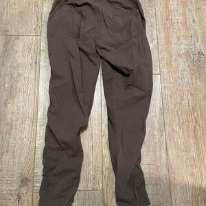 LuLuLemon Brown High-Waisted Leggings. Item # 11238